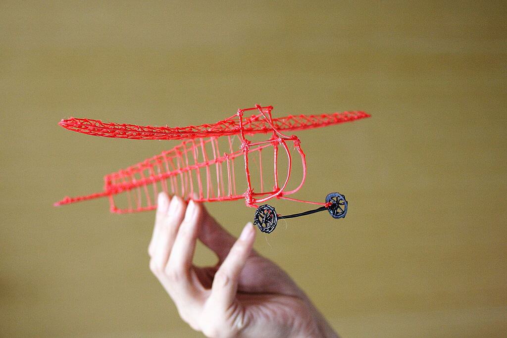 Samolot stworzony z pomocą długopisu 3D