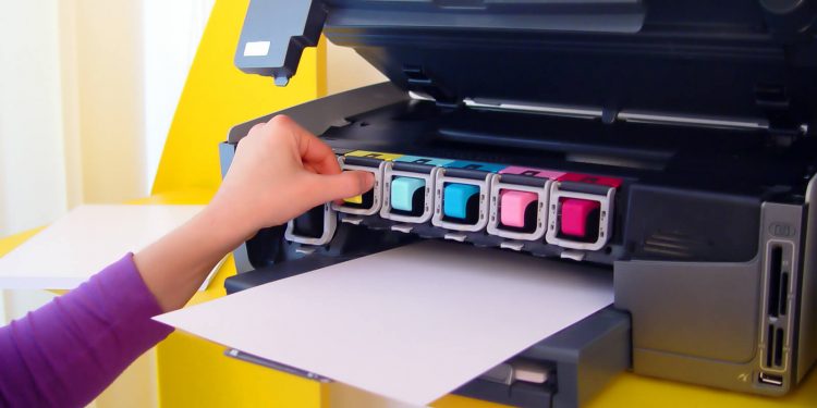 Zmiana tonera w drukarce