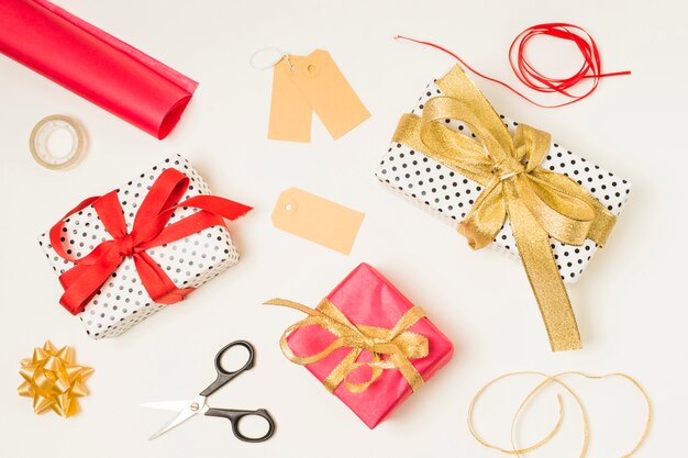 Jak wybrać opakowanie na prezenty? Poradnik dla konsumentów